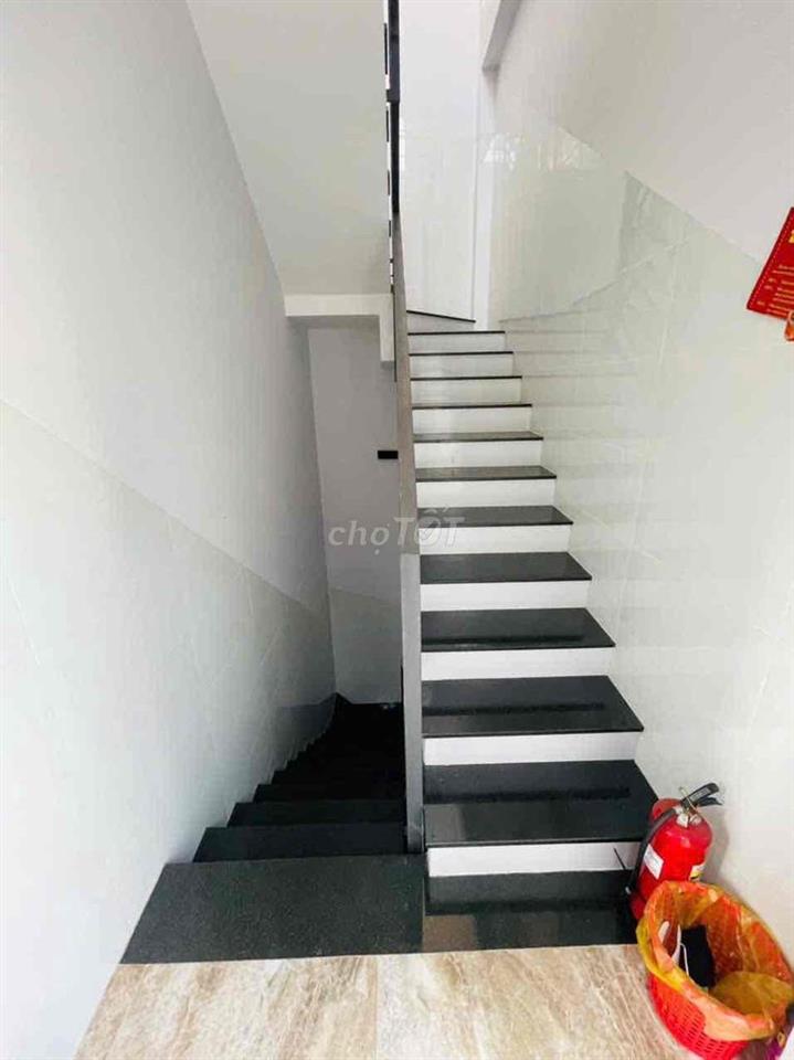 Cho thuê phòng có gác, sẵn máy lạnh mới đẹp tại đường 160 Q.9