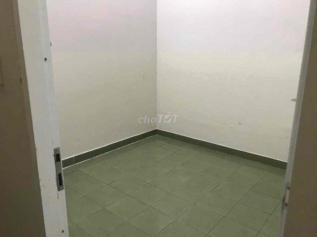Nhà cấp 4 DT 80m2 gồm 2PN hẻm gần ngã tư Bình Thái