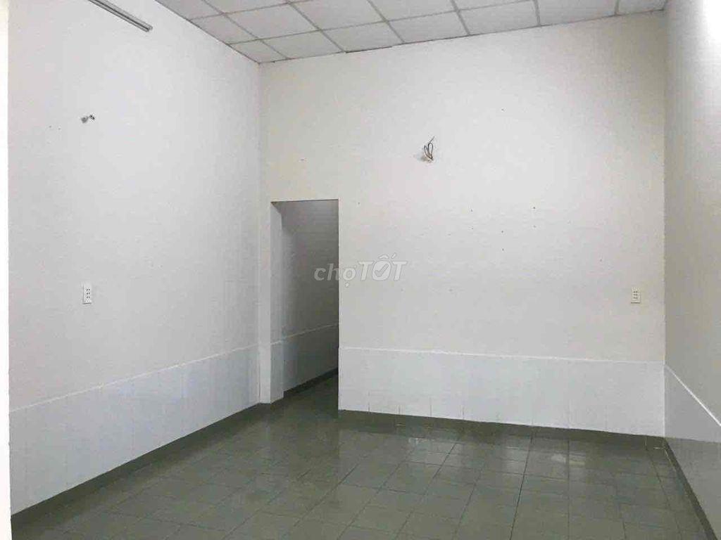 Nhà cấp 4 DT 80m2 gồm 2PN hẻm gần ngã tư Bình Thái