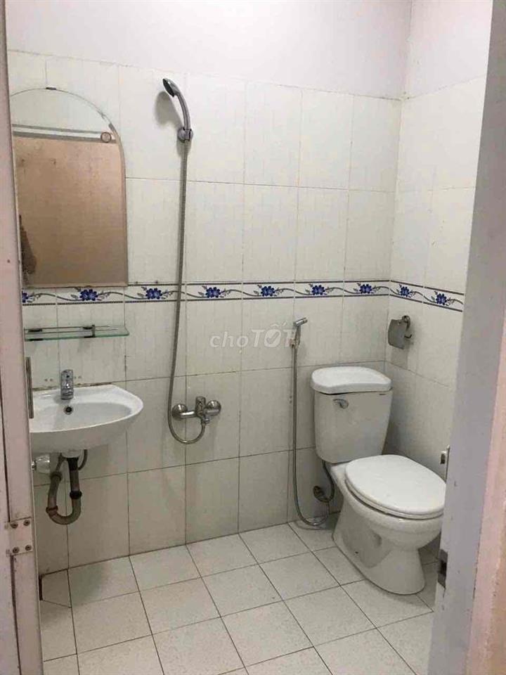 Nhà cấp 4 DT 80m2 gồm 2PN hẻm gần ngã tư Bình Thái