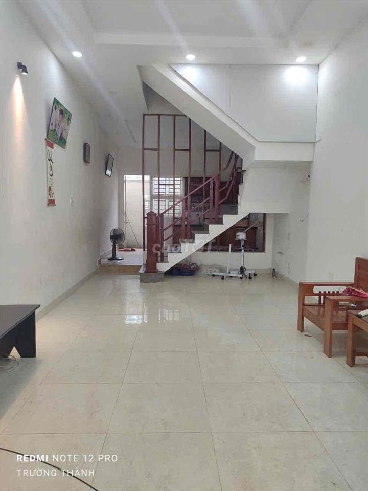 Nhà 1 trệt 1 lầu đường 11 Trường Thọ sẵn nội thất gần chợ Thủ Đức