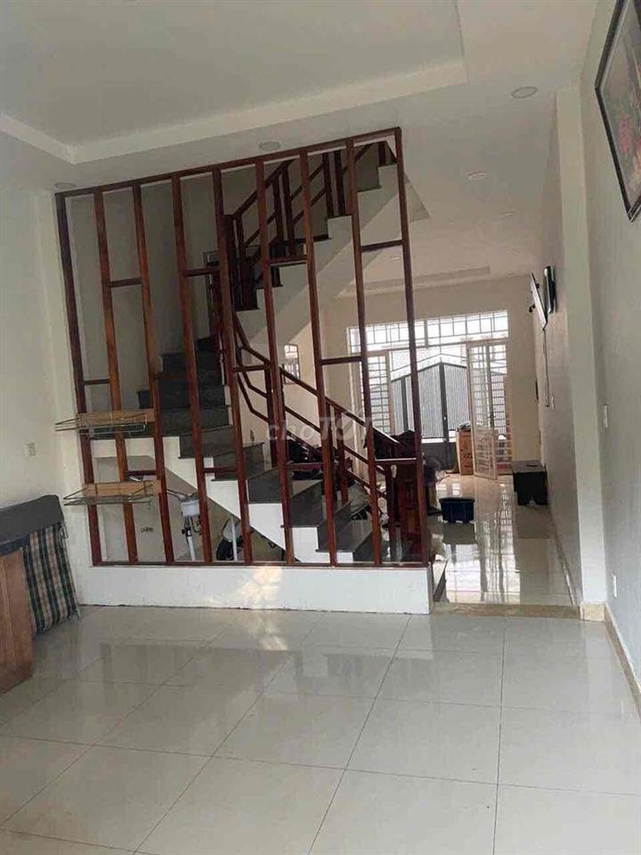 Nhà 1 trệt 1 lầu đường 11 Trường Thọ sẵn nội thất gần chợ Thủ Đức