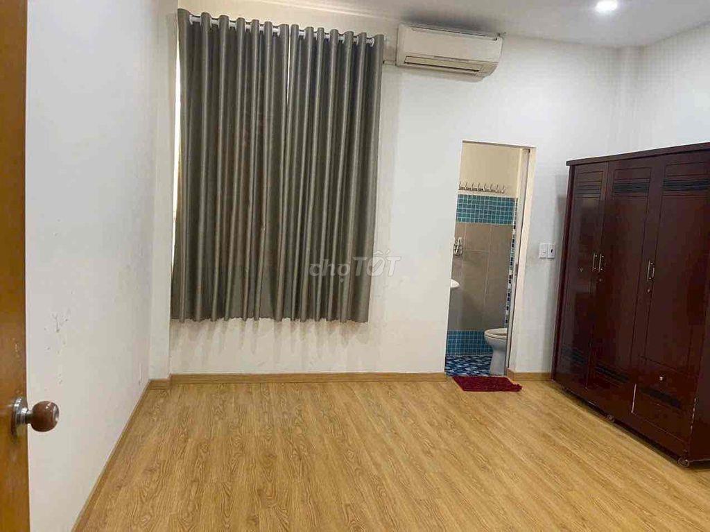 Nhà 1 trệt 1 lầu đường 11 Trường Thọ sẵn nội thất gần chợ Thủ Đức