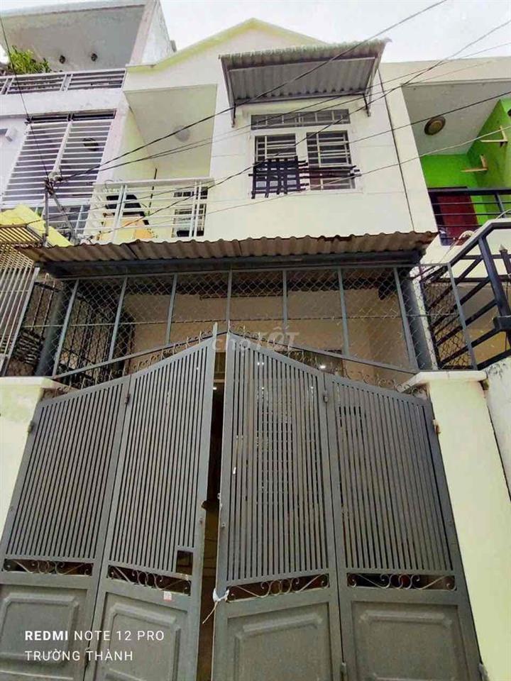 Nhà 1 trệt 1 lầu đường 11 Trường Thọ sẵn nội thất gần chợ Thủ Đức