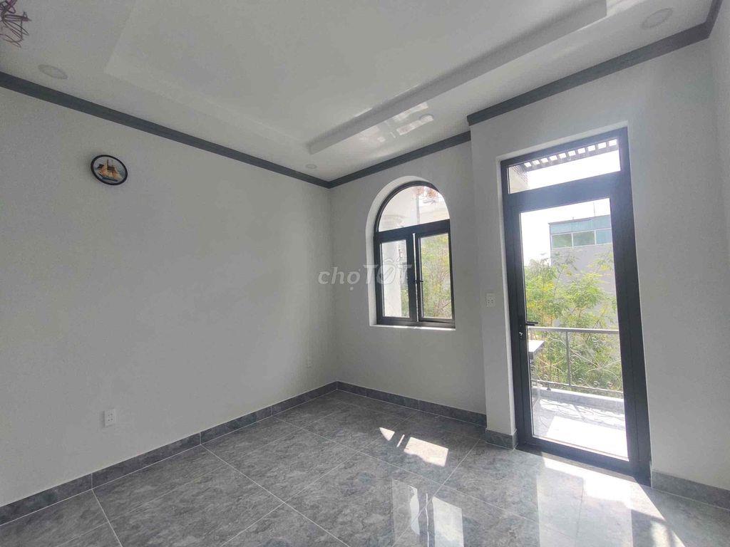 Nhà 1 trệt 2 lầu 4PN hẻm xe hơi gần đường Lò Lu, gần Vinhome Q.9