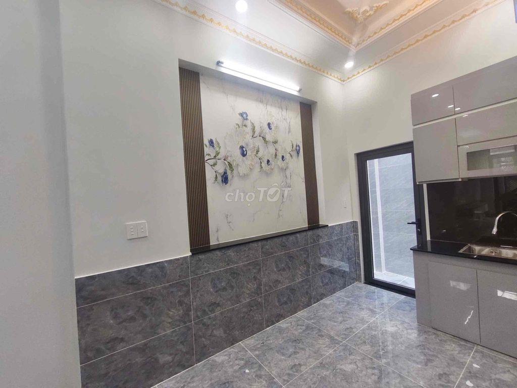 Nhà 1 trệt 2 lầu 4PN hẻm xe hơi gần đường Lò Lu, gần Vinhome Q.9