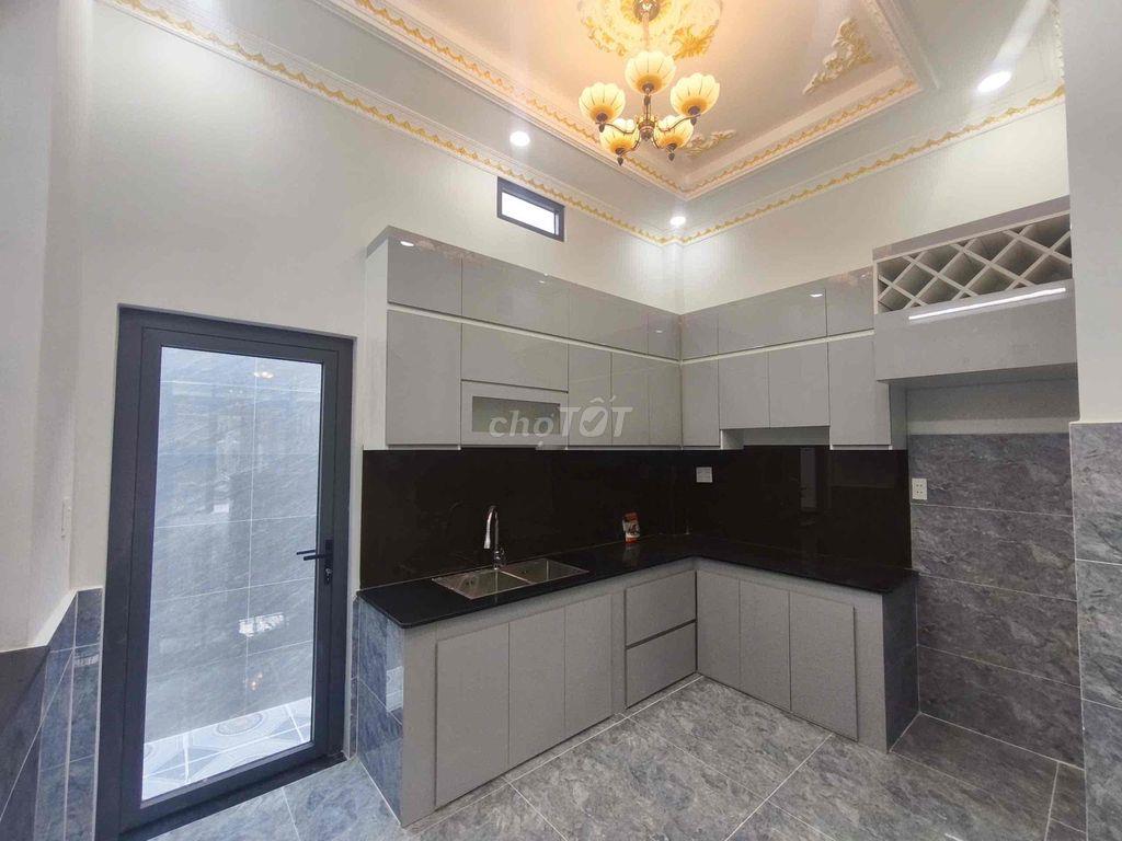 Nhà 1 trệt 2 lầu 4PN hẻm xe hơi gần đường Lò Lu, gần Vinhome Q.9