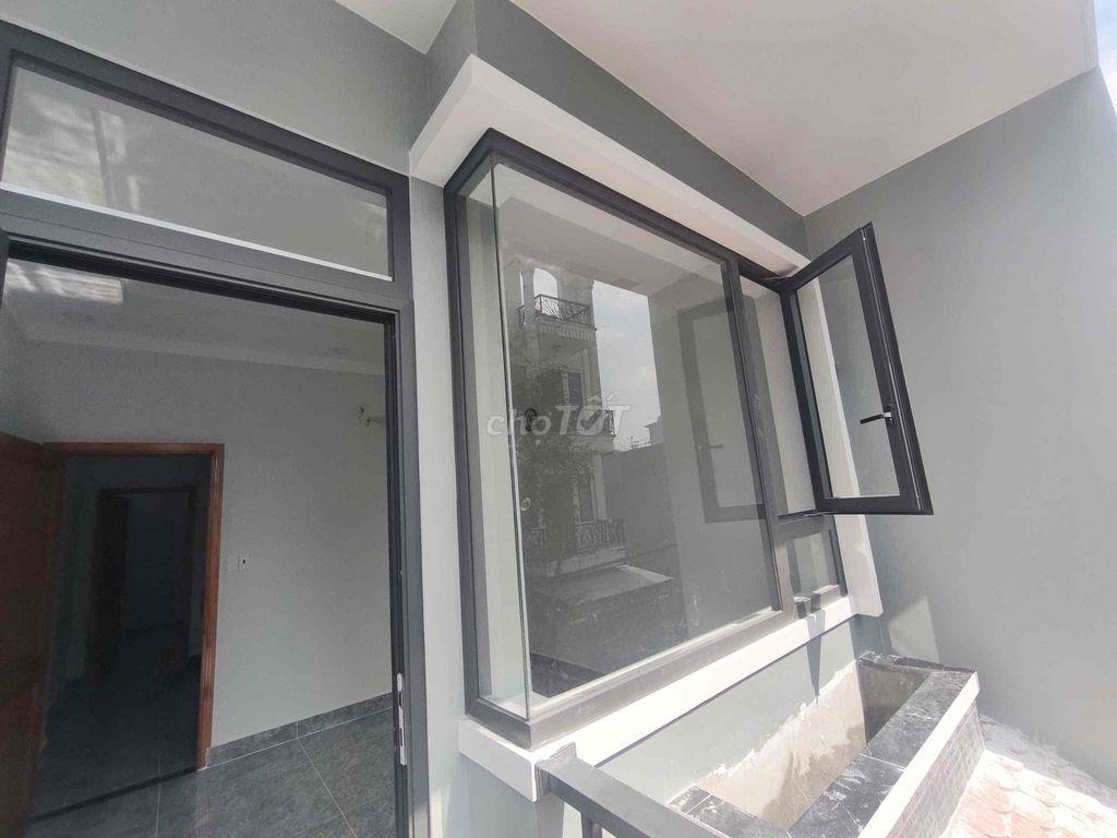 Nhà 1 trệt 2 lầu 4PN hẻm xe hơi gần đường Lò Lu, gần Vinhome Q.9
