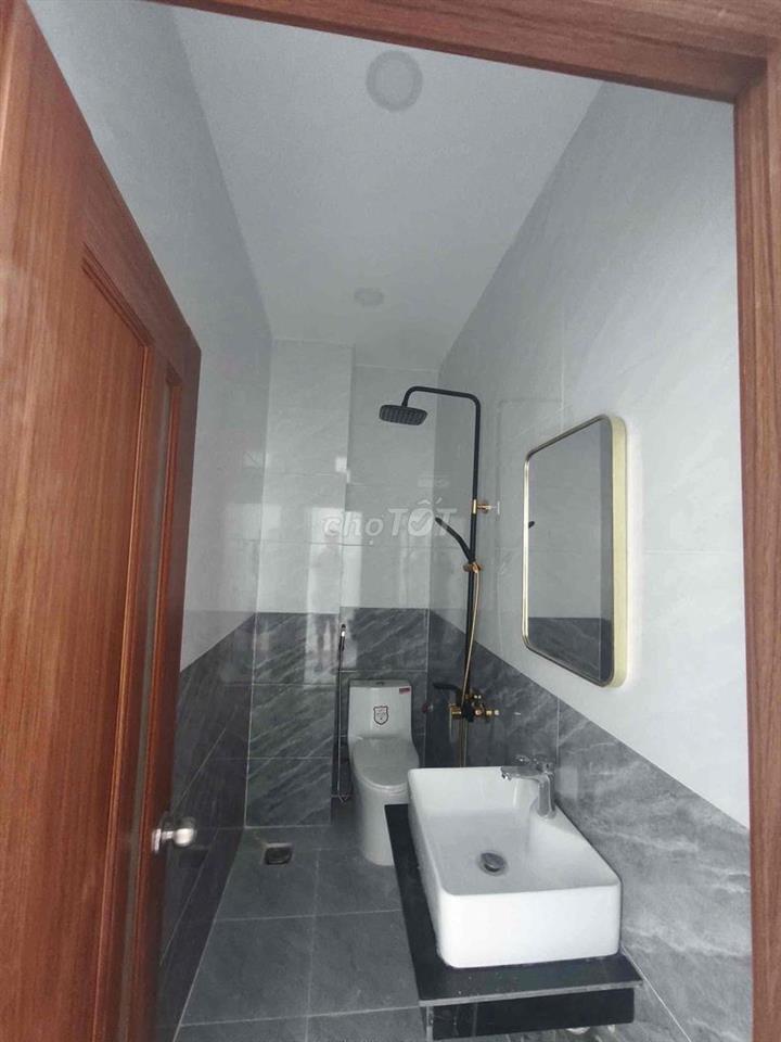 Nhà 1 trệt 2 lầu 4PN hẻm xe hơi gần đường Lò Lu, gần Vinhome Q.9