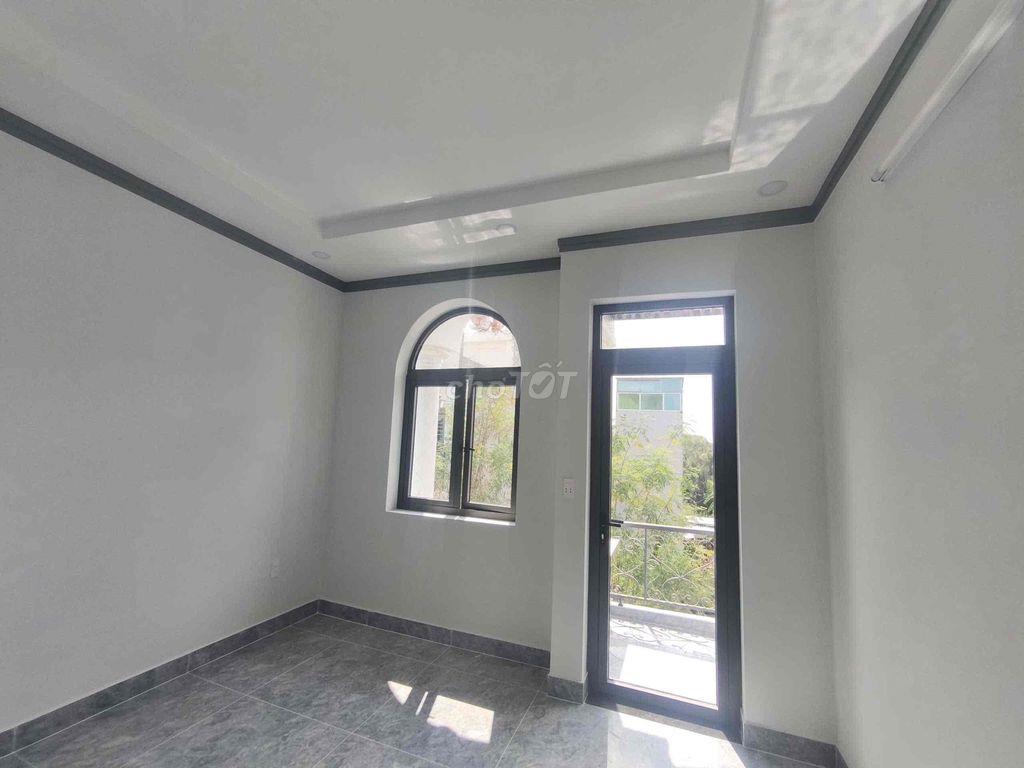 Nhà 1 trệt 2 lầu 4PN hẻm xe hơi gần đường Lò Lu, gần Vinhome Q.9