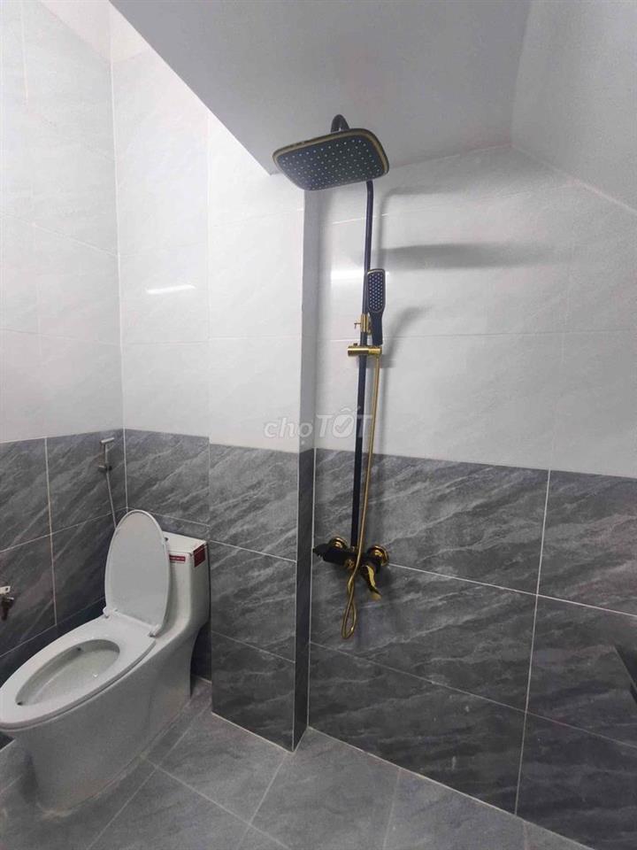 Nhà 1 trệt 2 lầu 4PN hẻm xe hơi gần đường Lò Lu, gần Vinhome Q.9