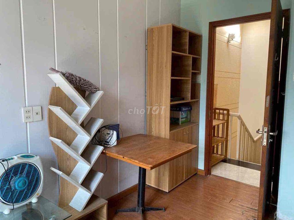 Nhà 1 trệt 1 lầu 2PN 3WC sẵn nội thất tại đường 102 Lã Xuân Oai Q.9