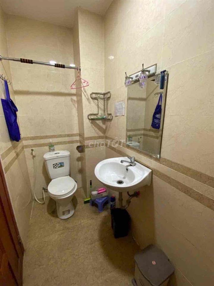 Nhà 1 trệt 1 lầu 2PN 3WC sẵn nội thất tại đường 102 Lã Xuân Oai Q.9