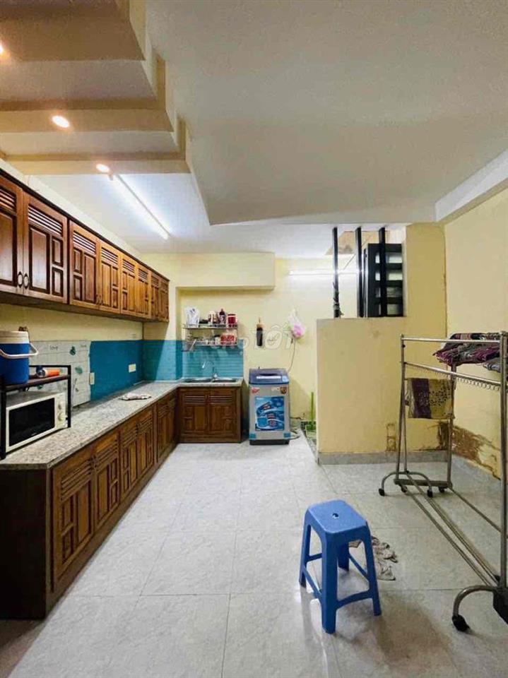 Nhà 1 trệt 1 lầu 2PN 3WC sẵn nội thất tại đường 102 Lã Xuân Oai Q.9