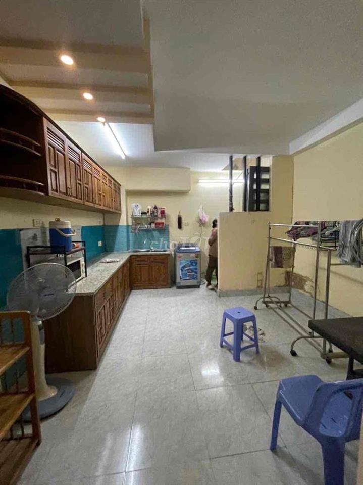 Nhà 1 trệt 1 lầu 2PN 3WC sẵn nội thất tại đường 102 Lã Xuân Oai Q.9