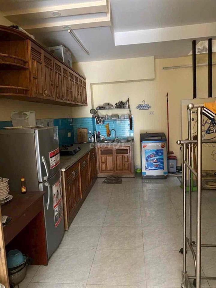 Nhà 1 trệt 1 lầu 2PN 3WC sẵn nội thất tại đường 102 Lã Xuân Oai Q.9