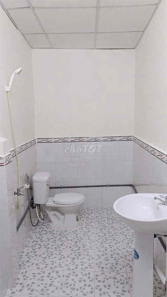 Nhà 1 trệt 1 lững 2PN 2WC gần Lê Văn Việt, chợ Hiệp Phú