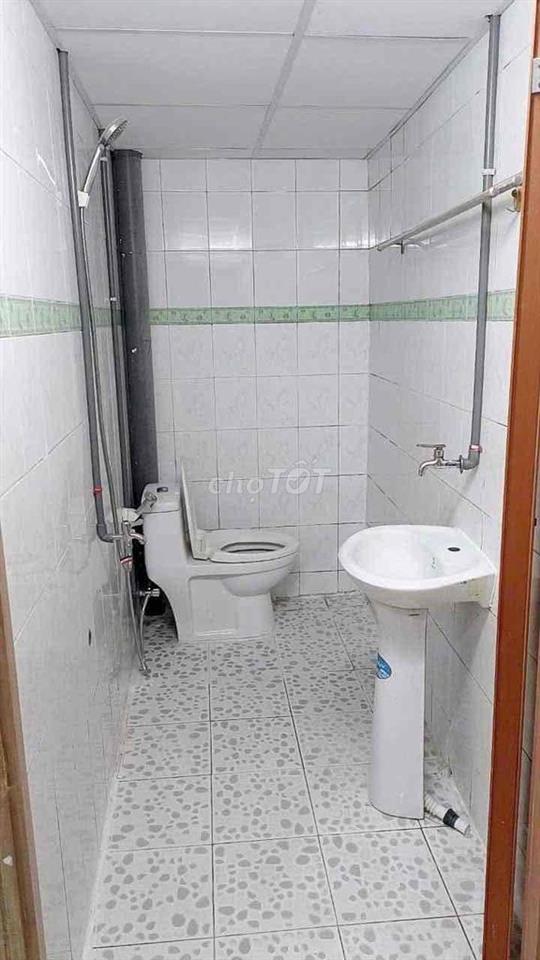 Nhà 1 trệt 1 lững 2PN 2WC gần Lê Văn Việt, chợ Hiệp Phú