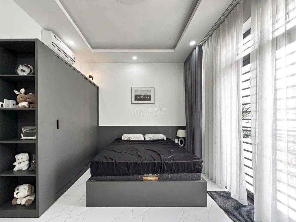 Nhà 1 trệt 2 lầu sân thượng gồm 4PN 4WC sẵn nội thất gần Lã Xuân Oai