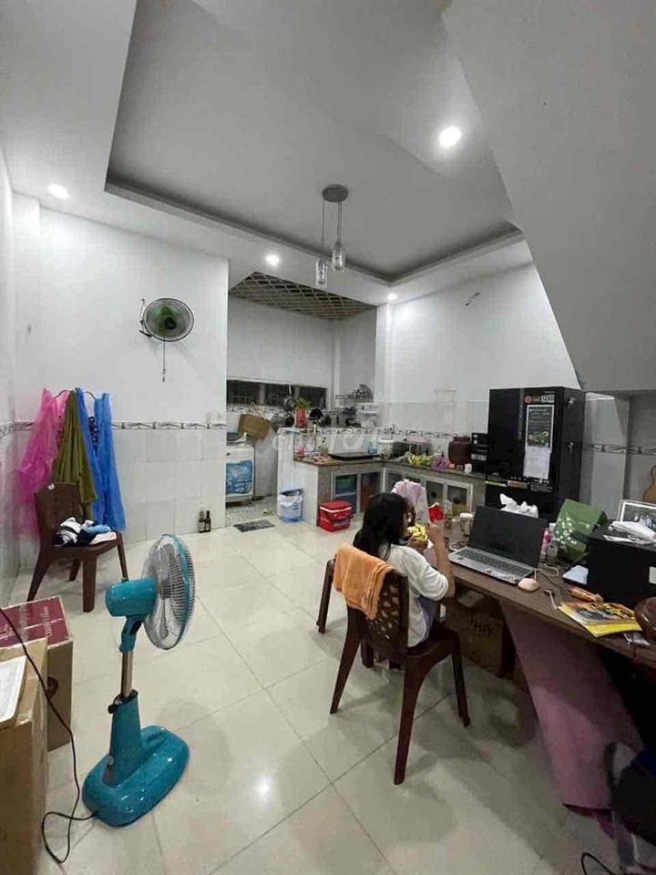 Nhà 1 trệt 1 lầu 2PN 2WC  sân rộng hẻm đường số 2 gần Lê Văn Việt Q.9