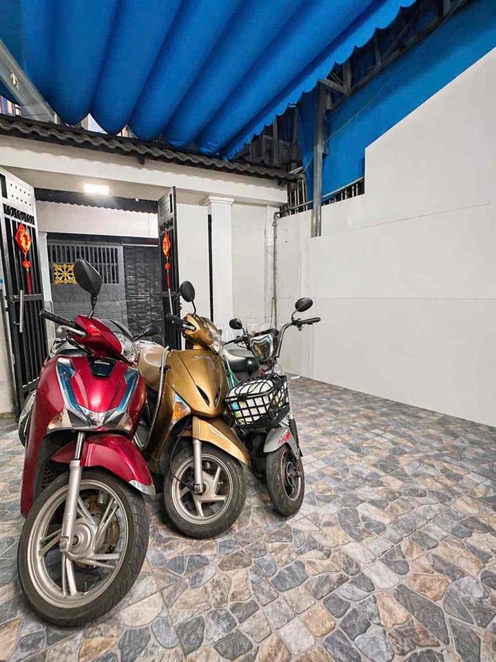 Nhà 1 trệt 2 lầu 4PN 3WC hẻm đường 6 Linh Tây gần Phạm Văn Đồng