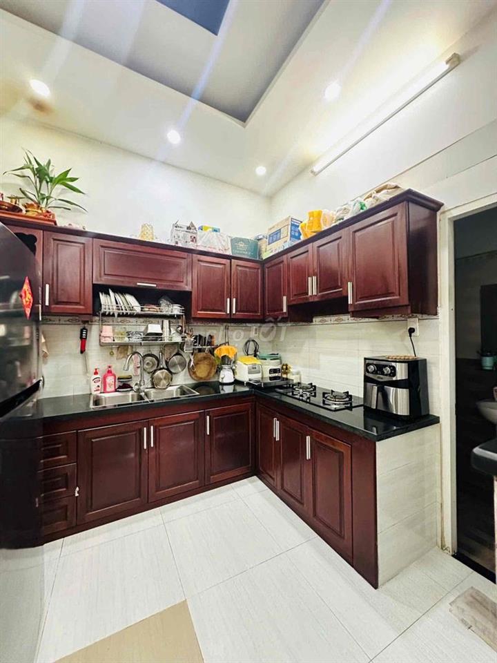 Nhà 1 trệt 2 lầu 4PN 3WC hẻm đường 6 Linh Tây gần Phạm Văn Đồng