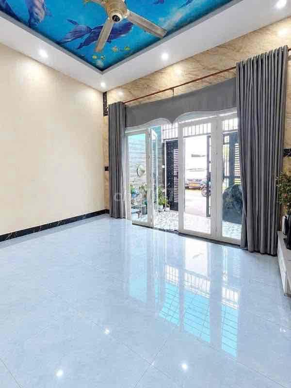 Nhà 1 trệt 1 lầu sẵn nội thất hẻm xe hơi gần Lê Văn Việt Q.9