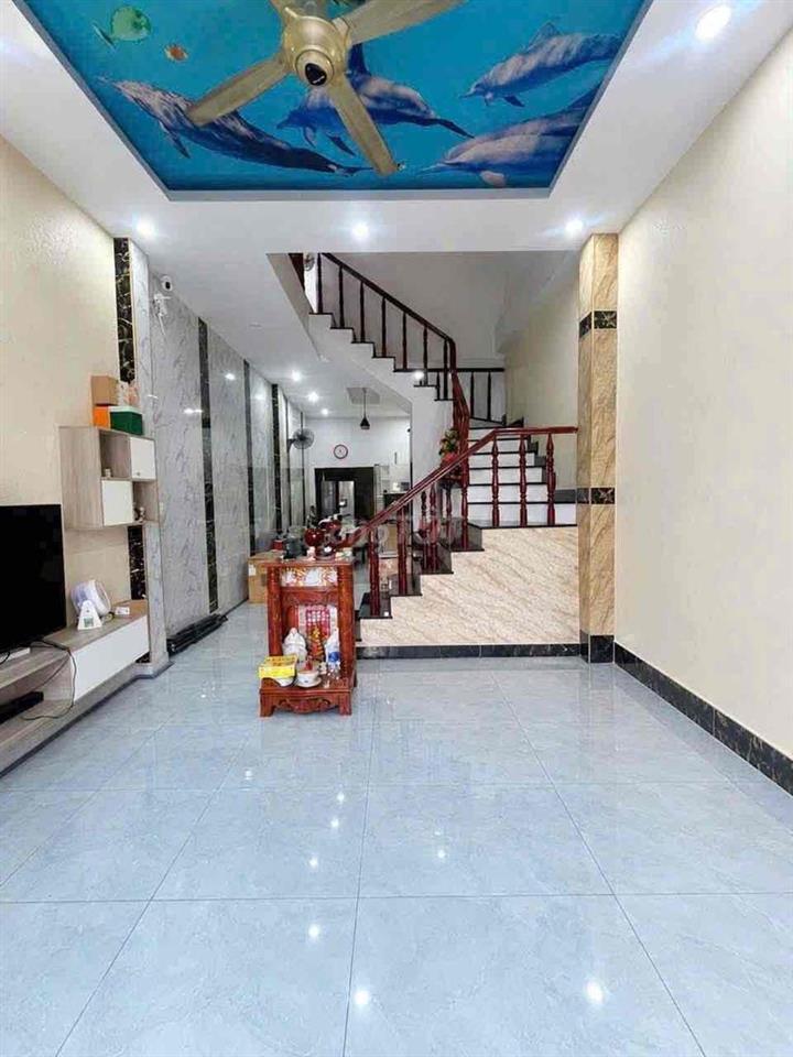 Nhà 1 trệt 1 lầu sẵn nội thất hẻm xe hơi gần Lê Văn Việt Q.9