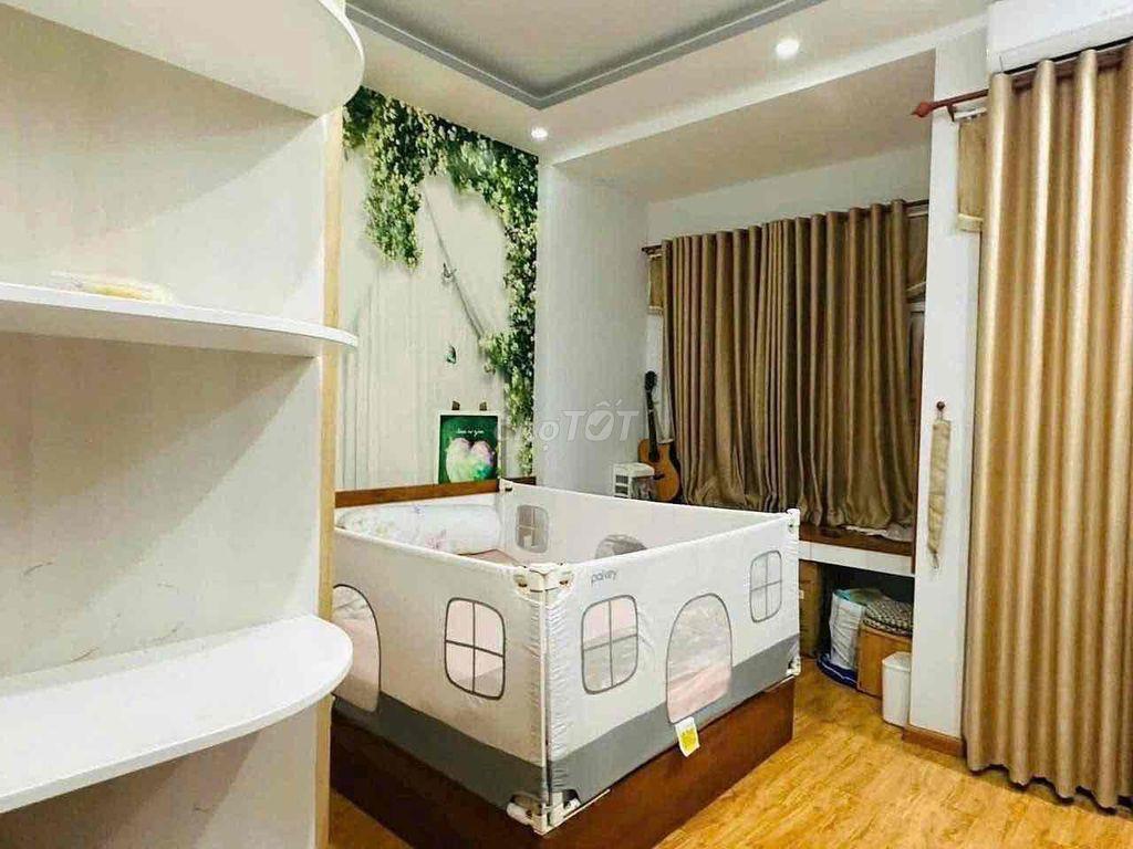 Nhà 1 trệt 1 lầu sẵn nội thất hẻm xe hơi gần Lê Văn Việt Q.9