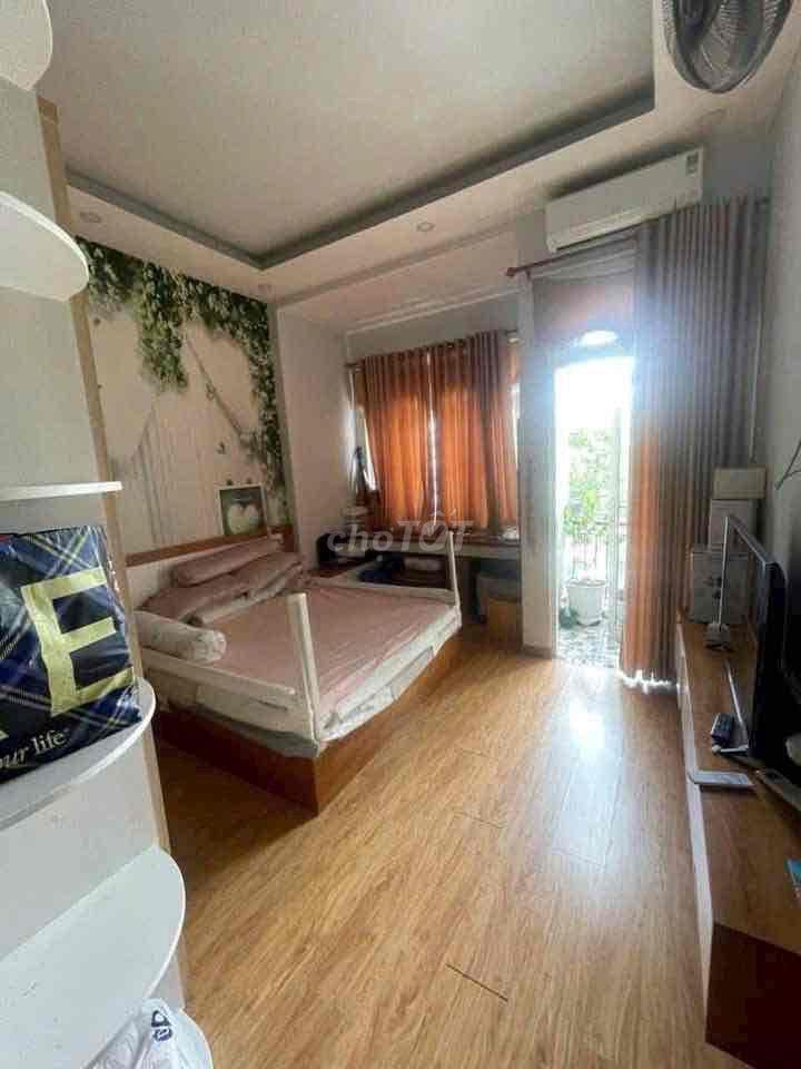 Nhà 1 trệt 1 lầu sẵn nội thất hẻm xe hơi gần Lê Văn Việt Q.9