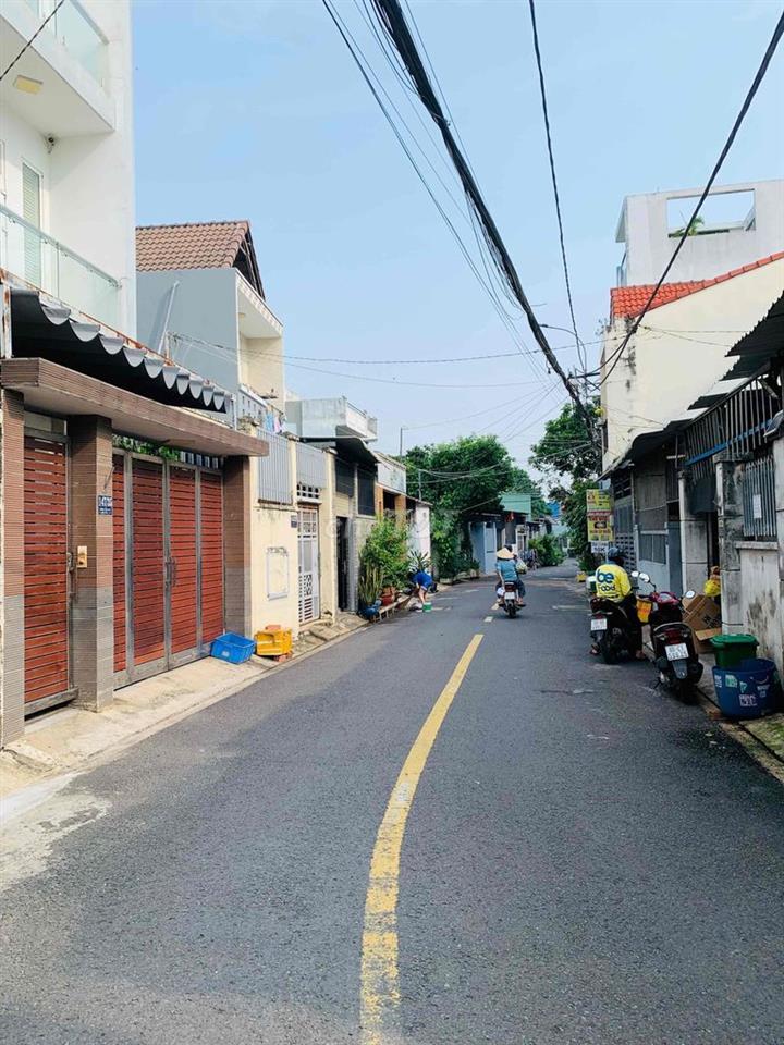 Nhà cấp 4 có lững DT sử dụng 100m2 đường xe tải ngay kế Xa Lộ Hà Nội