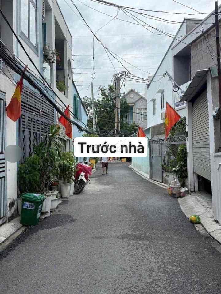 Nhà 1 trệt 1 lầu 2PN 2WC tại đường 36 Linh Đông gần Phạm Văn Đồng