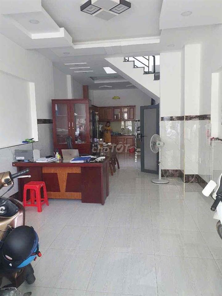 Nhà 1 trệt 1 lầu 2PN 2WC sẵn nội thất hẻm xe hơi đường Lê Văn Việt