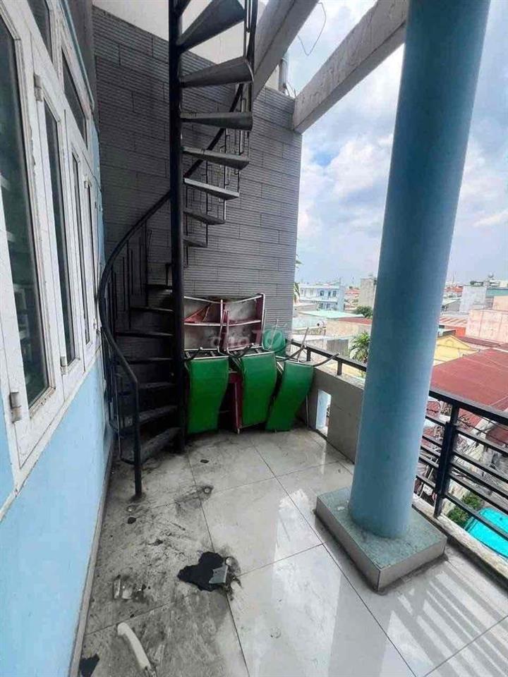 Nhà 1 trệt 2 lầu Mặt tiền đường 26 Phước Long A gần ngã tư MK