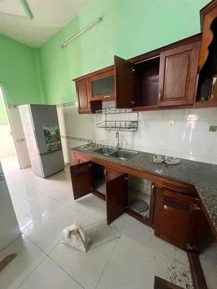 Nhà 1 trệt 2 lầu Mặt tiền đường 26 Phước Long A gần ngã tư MK