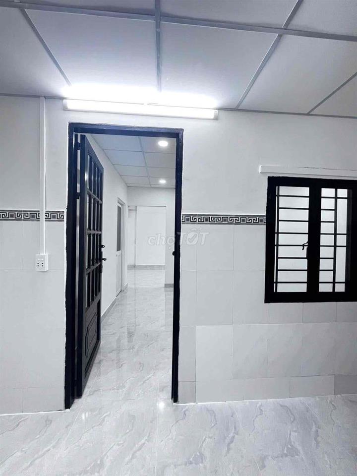 Nhà 1 trệt 1 lầu sân rộng DT 172m2 hẻm xe hơi tại đường 30 Linh Đông