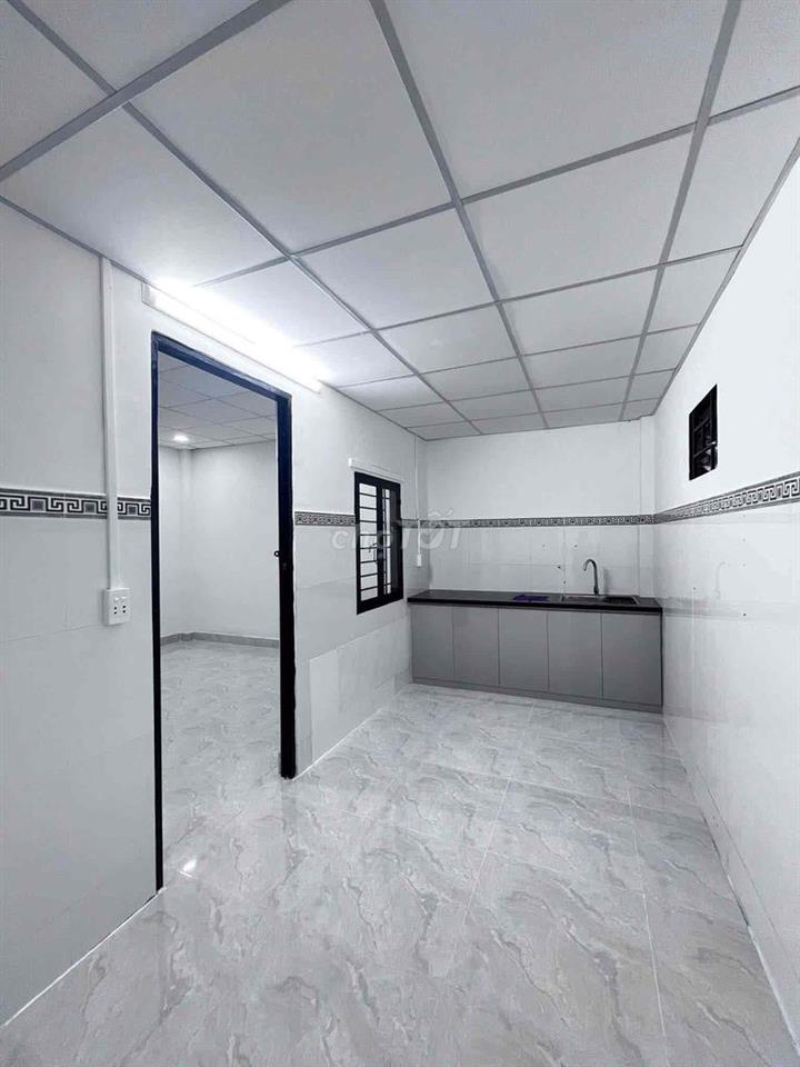 Nhà 1 trệt 1 lầu sân rộng DT 172m2 hẻm xe hơi tại đường 30 Linh Đông
