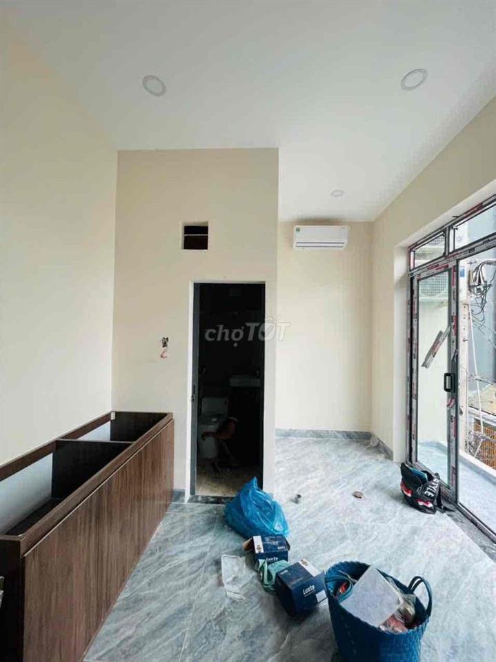 Căn hộ dịch vụ mới xây sẵn máy lạnh tại đường Lã Xuân Oai Q.9