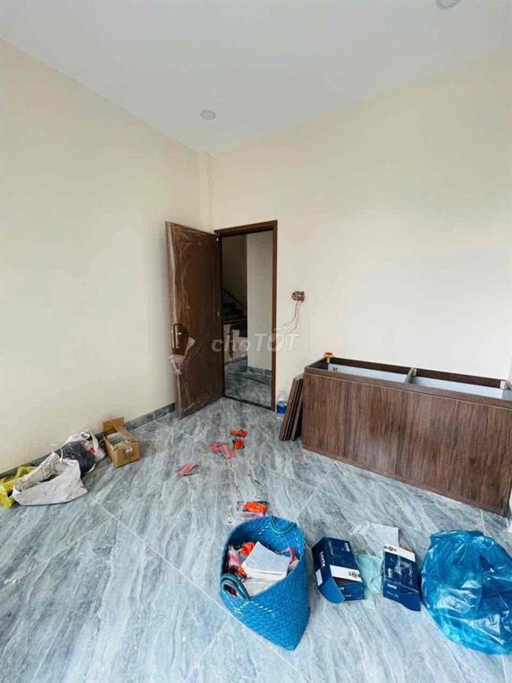 Căn hộ dịch vụ mới xây sẵn máy lạnh tại đường Lã Xuân Oai Q.9