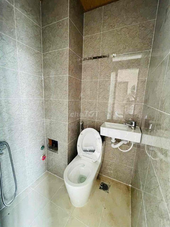 Căn hộ dịch vụ mới xây sẵn máy lạnh tại đường Lã Xuân Oai Q.9