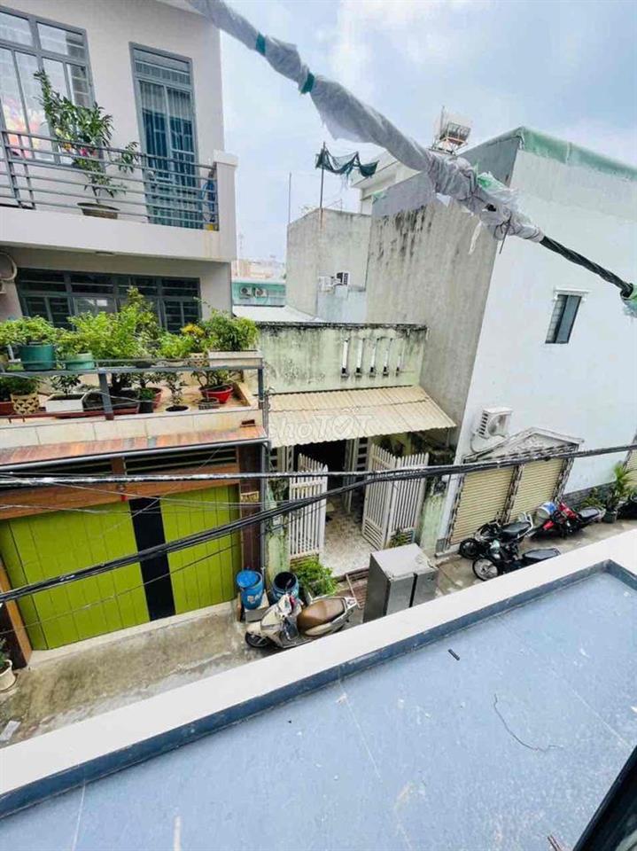 Căn hộ dịch vụ mới xây sẵn máy lạnh tại đường Lã Xuân Oai Q.9
