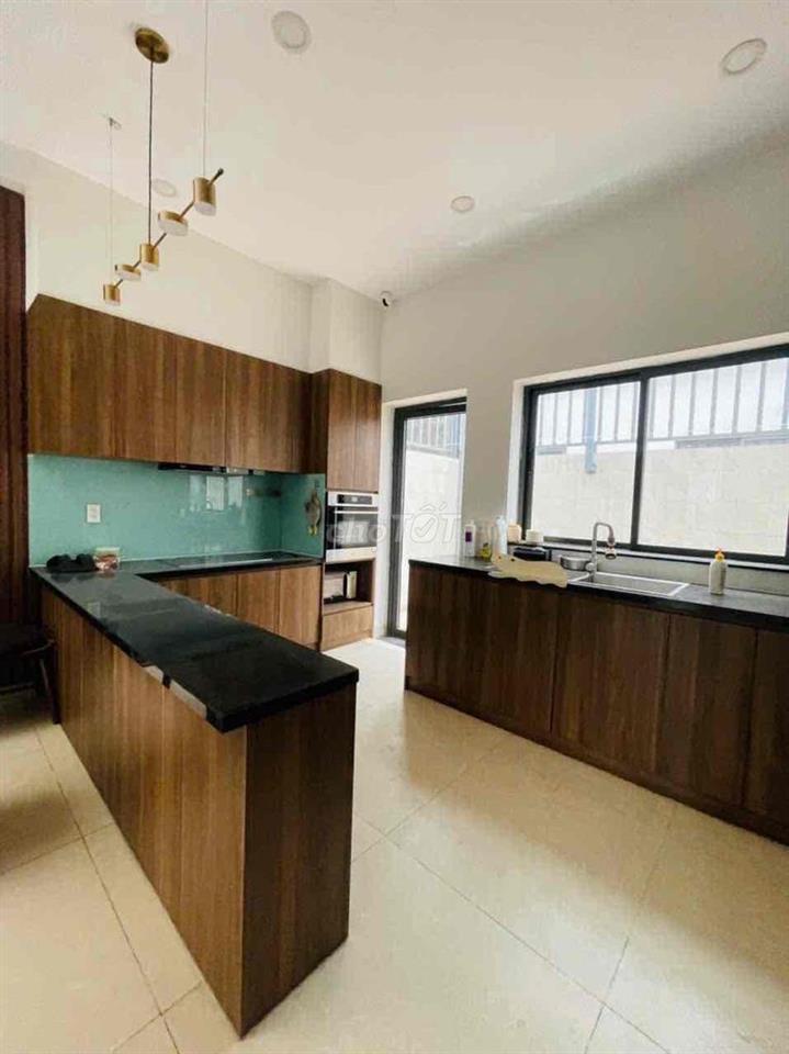 Nhà Phố 1T2L 96m2  gồm 4PN 5WC sẵn nội thất khu Compound Golf Park