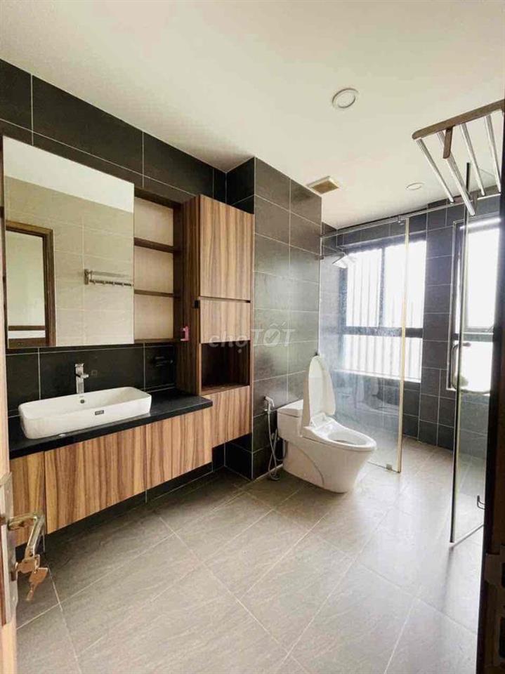 Nhà Phố 1T2L 96m2  gồm 4PN 5WC sẵn nội thất khu Compound Golf Park