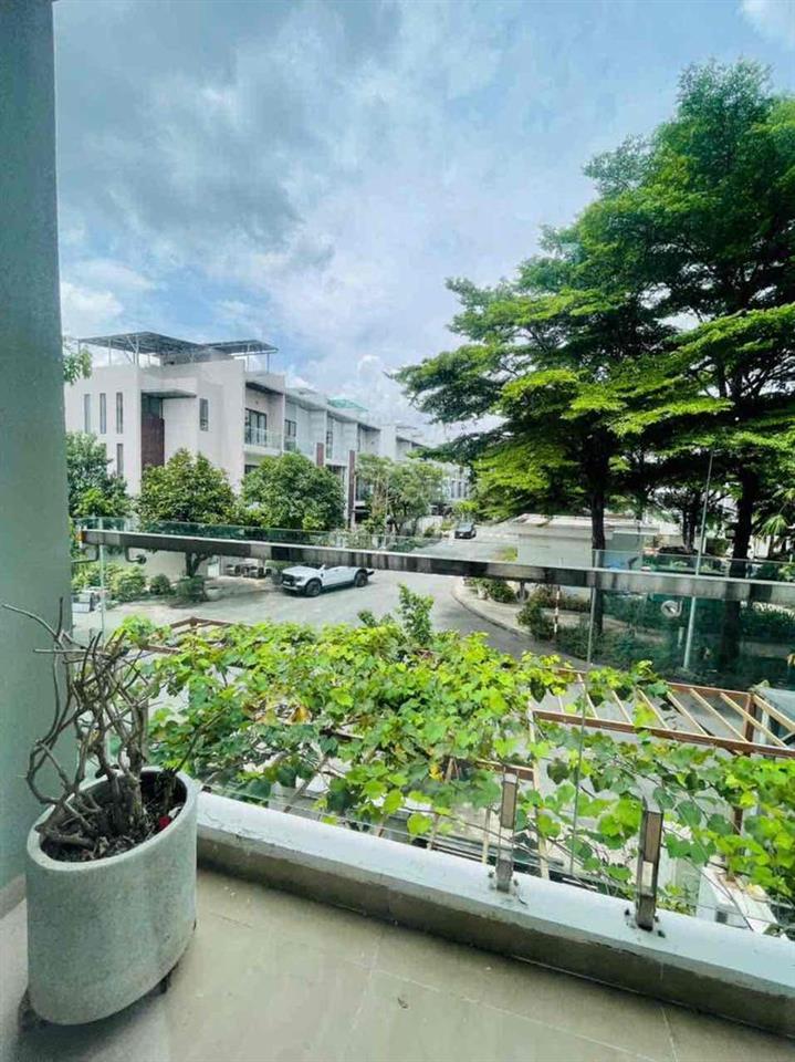 Nhà Phố 1T2L 96m2  gồm 4PN 5WC sẵn nội thất khu Compound Golf Park