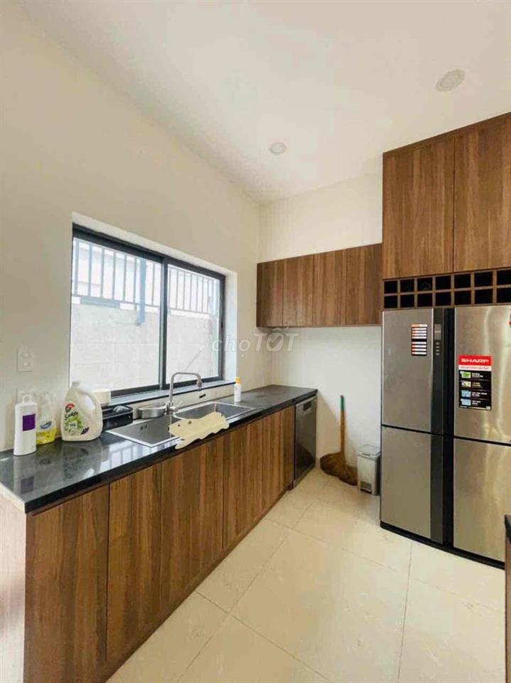 Nhà Phố 1T2L 96m2  gồm 4PN 5WC sẵn nội thất khu Compound Golf Park