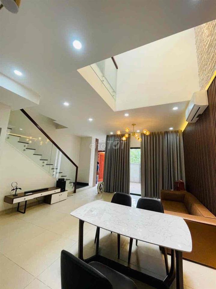 Nhà Phố 1T2L 96m2  gồm 4PN 5WC sẵn nội thất khu Compound Golf Park