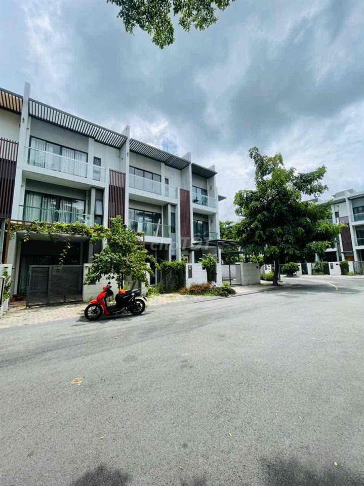 Nhà Phố 1T2L 96m2  gồm 4PN 5WC sẵn nội thất khu Compound Golf Park