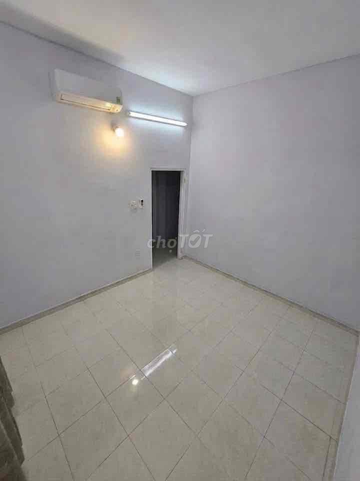 Nhà 1 trệt 1 lầu 3PN 90m2 hẻm tại đường 9 Linh Tây kế Phạm Văn Đồng