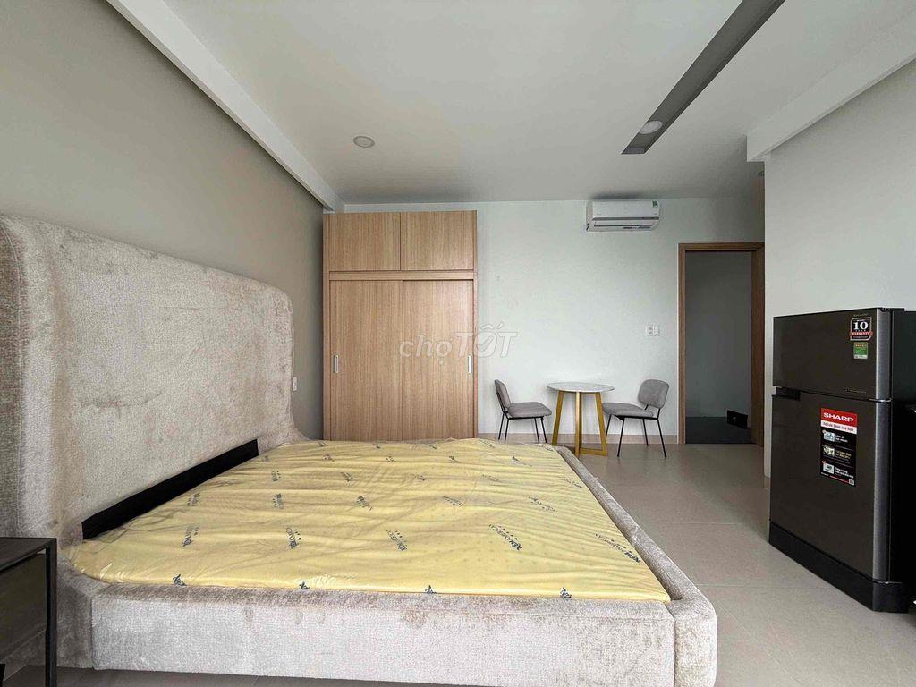 Căn Hộ Dịch Vụ Có Ban Công Full Nội Thất gần Vạn Phúc City