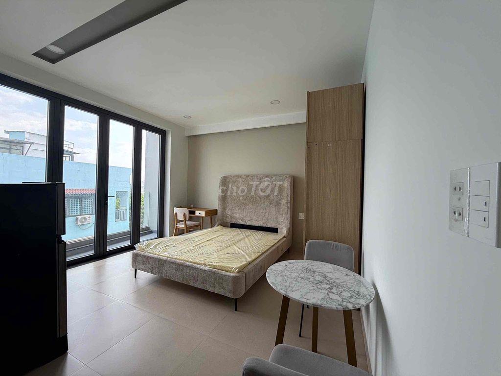Căn Hộ Dịch Vụ Có Ban Công Full Nội Thất gần Vạn Phúc City